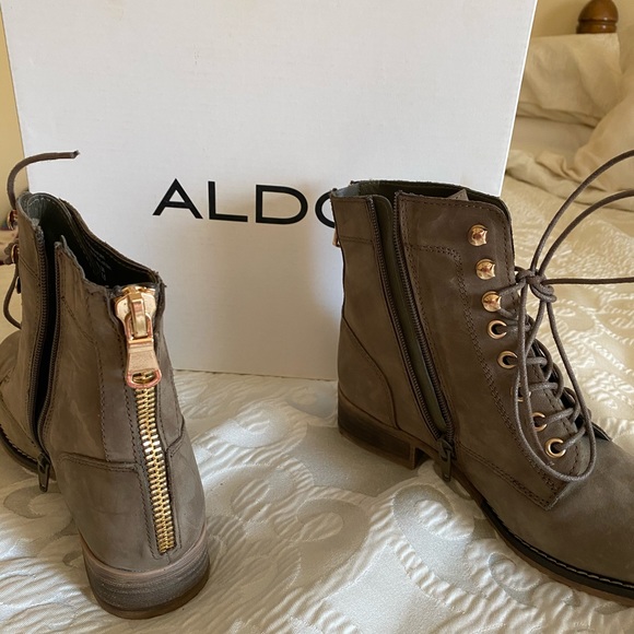 Women’s bootie 💥SALE💥 - Picture 3 of 4